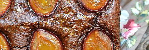 вегетарианский шоколадный пирог со сливой