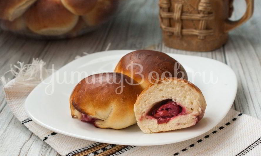 Рецепт быстрых дрожжевых пирожков с вишней