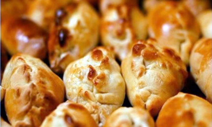 Рецепт дрожжевых пирожков с яблоками и бананом