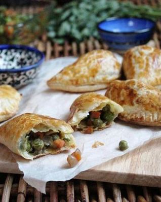 Марокканские пирожки с морковью и горохом