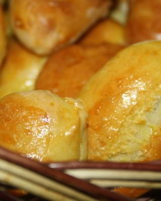 Печеные пирожки с картофелем и маслятами