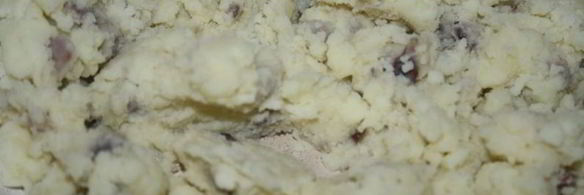 печеные пирожки с картофелем и маслятами