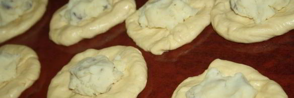 печеные пирожки с картофелем и маслятами