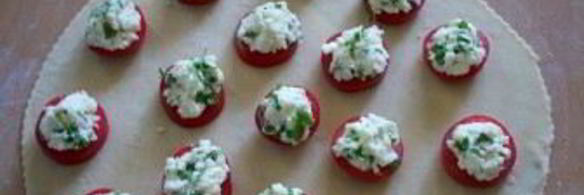 пирожки бомбочки с помидорами