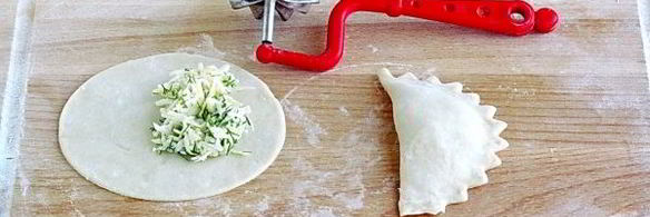 пирожки-гребешки с сыром и укропом