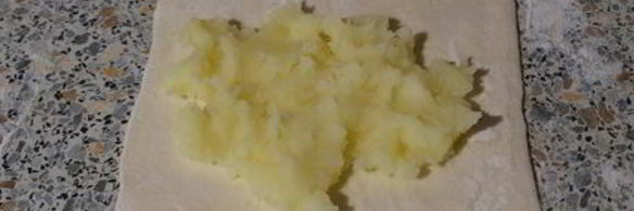 пирожки из готового слоёного теста