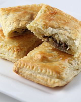 Пирожки из слоеного теста с мясом