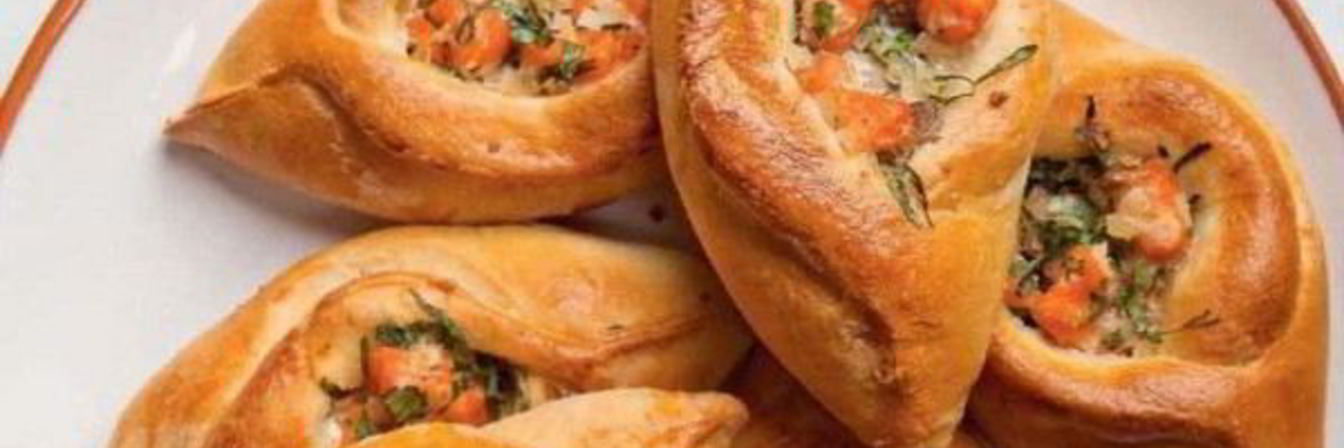 Пирожки из слоеного теста с рыбой