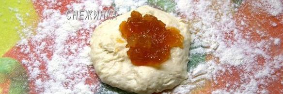 пирожки на кефире без яиц с домашним яблочным вареньем с корицей