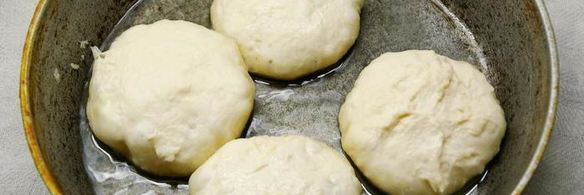 пирожки на кефире без яиц с домашним яблочным вареньем с корицей