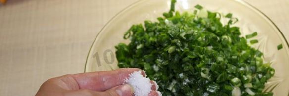 пирожки на кефире с зеленым луком и яйцом