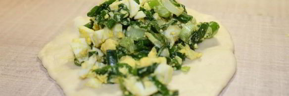 пирожки на кефире с зеленым луком и яйцом