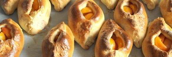 пирожки с абрикосами в духовке
