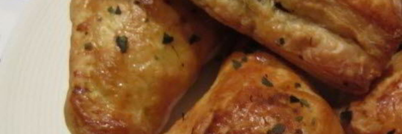 Пирожки с фаршем из слоеного теста