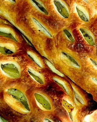 Пирожки с картошкой и фаршем из слоеного теста