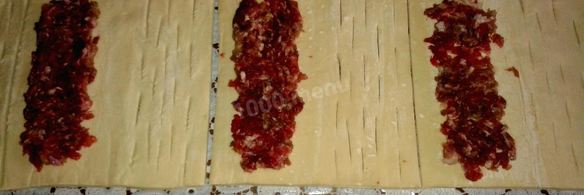 пирожки с картошкой и фаршем из слоеного теста