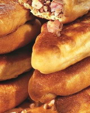 Пирожки с квашеной капустой и утиными шкварками