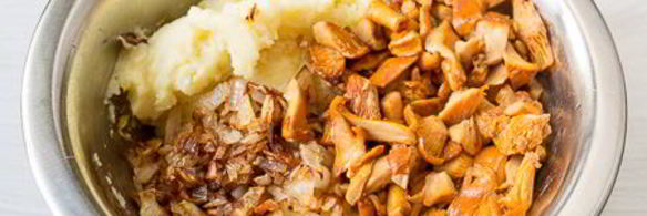 пирожки с лисичками и картофелем