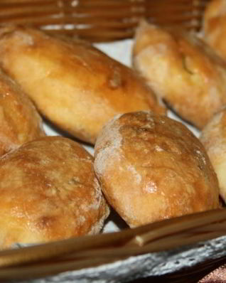 Пирожки с мясом и сыром на творожном тесте в духовке