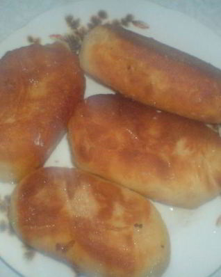 Пирожки с мясом, рисом и паприкой