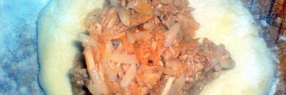 пирожки с мясом, рисом и паприкой