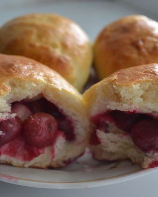 Пирожки с вишнями