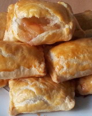 Пирожки с яблоками из слоеного теста
