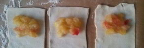 пирожки с яблоками из слоеного теста