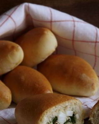 Пирожки с яйцом и зеленым луком