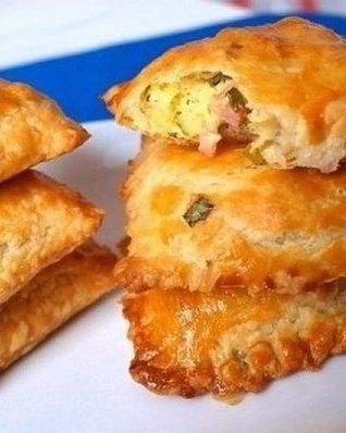 Пирожки с зеленым луком и ветчиной