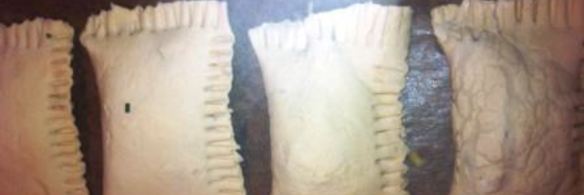 пирожки слоеные с ветчиной, сыром и луком