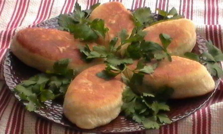 Рецепт пирожков зимних с домашним паштетом и картофелем