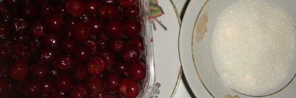 сдобные пирожки с вишней