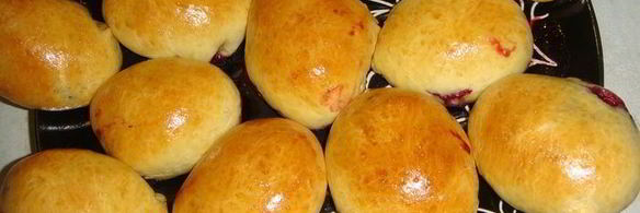 сдобные пирожки с вишней