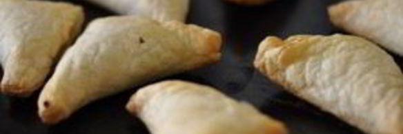 слоеные пирожки с капустой