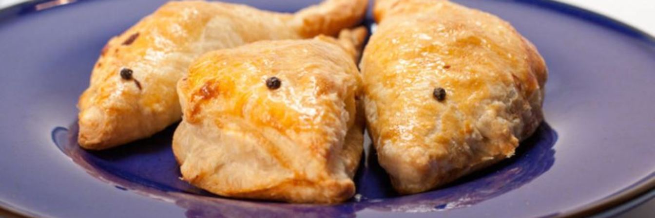 Слоеные пирожки с мясом и капустой