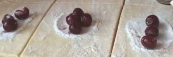 слоеные пирожки с вишней на пиве