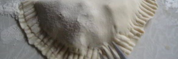 слоеные пирожки с ягодами в шоколаде