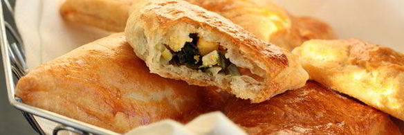 слоеные пирожки с яйцом и зеленым луком