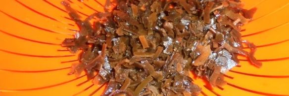 цельнозерновые пирожки со снытью, морской капустой и яйцом