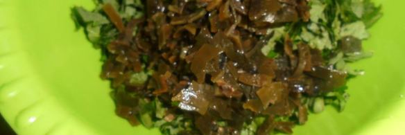 цельнозерновые пирожки со снытью, морской капустой и яйцом