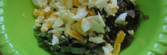 цельнозерновые пирожки со снытью, морской капустой и яйцом