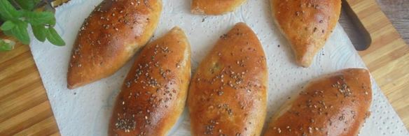 цельнозерновые пирожки со снытью, морской капустой и яйцом