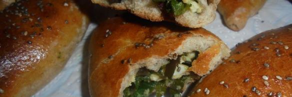 цельнозерновые пирожки со снытью, морской капустой и яйцом