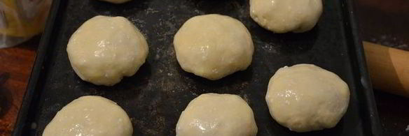 творожные пирожки с яблоками и изюмом