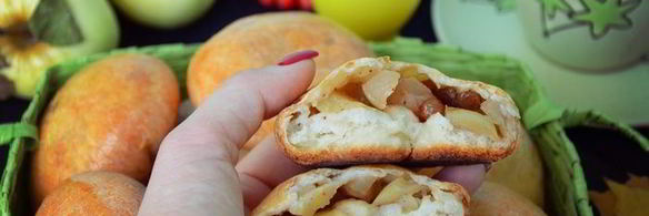 творожные пирожки с яблоками и изюмом
