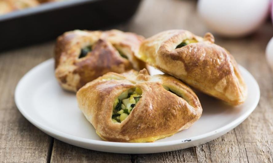 Рецепт яичных пирожков с черемшой и зеленым луком