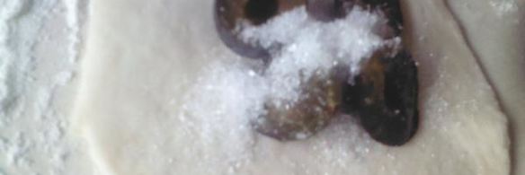 жаренные пирожки со сливами