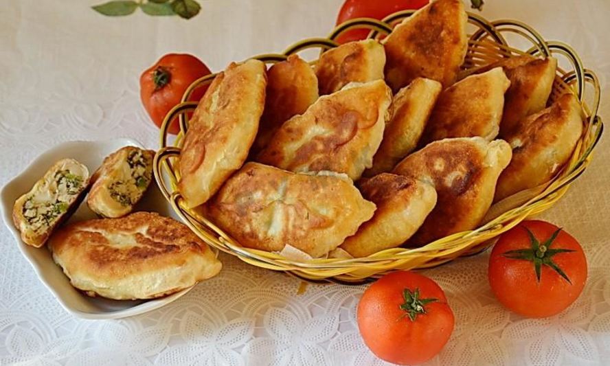 Рецепт жареных пирожков с луком и яйцом на кефире