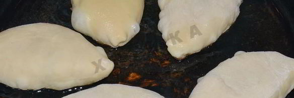 жареные пирожки с луком и яйцом на кефире